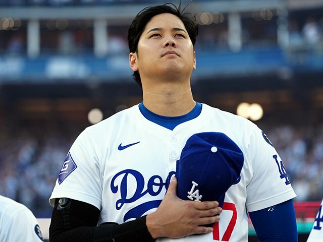 ワールドシリーズ第1戦前の大谷翔平。現地観戦で見た“日本人が知らない”ドジャースタジアムとファンの気質とは photograph by Mary DeCicco/Getty Images