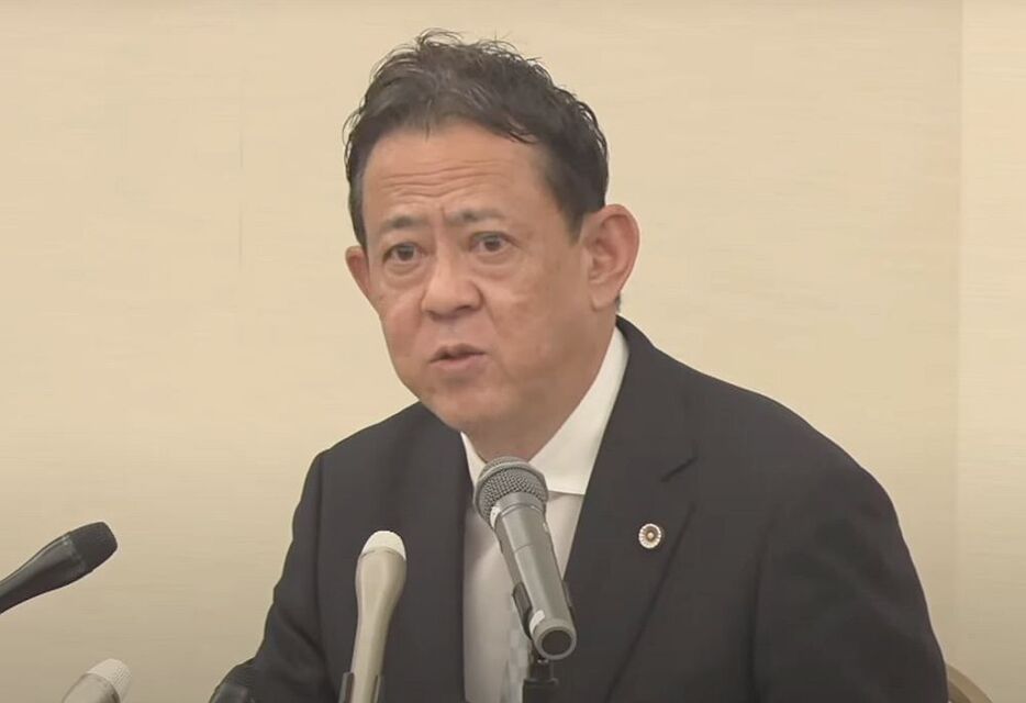 ［写真］会見を行う斎藤知事の代理人を務める奥見司弁護士＝27日午後、神戸市内で