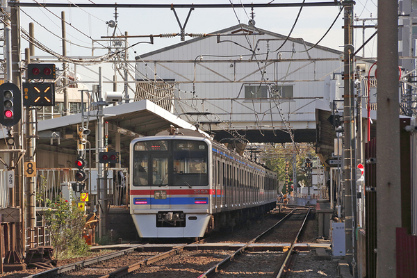 高架化される予定の京成立石駅（画像：PIXTA）。