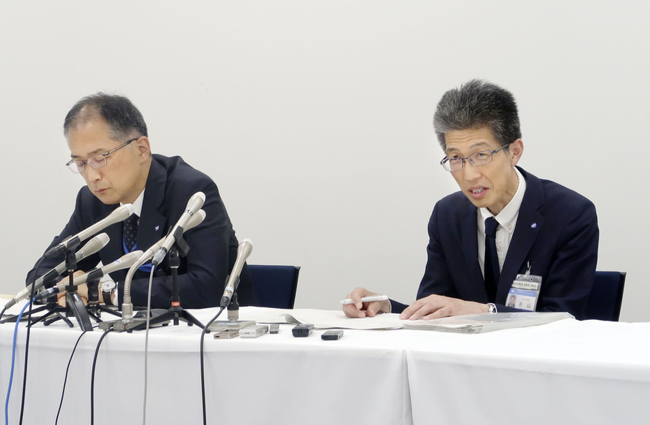 裁判傍聴妨害について記者会見する横浜市教育委員会幹部ら＝5月27日、横浜市