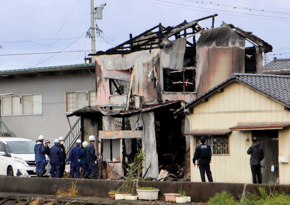 全焼した住宅＝11月27日午前9時25分ごろ、福井県福井市上北野2丁目