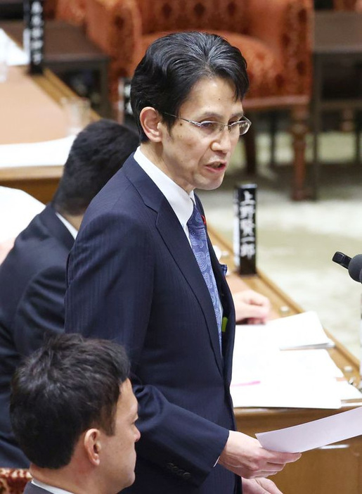  １１月１４日、  立憲民主党の「次の内閣」で財務金融大臣を務める階猛・衆院議員（写真）は、ロイターとのインタビューで、円安による物価上昇を抑えるため１％までの利上げは「許容範囲」とし、現在の「異常な金融緩和」から段階的に脱却すべきと話した。衆院予算委員会で１月撮影（２０２４年　時事通信）