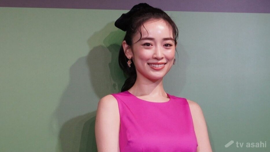 泉里香、家庭的な一面を明かす「煮物とか作ったりします」