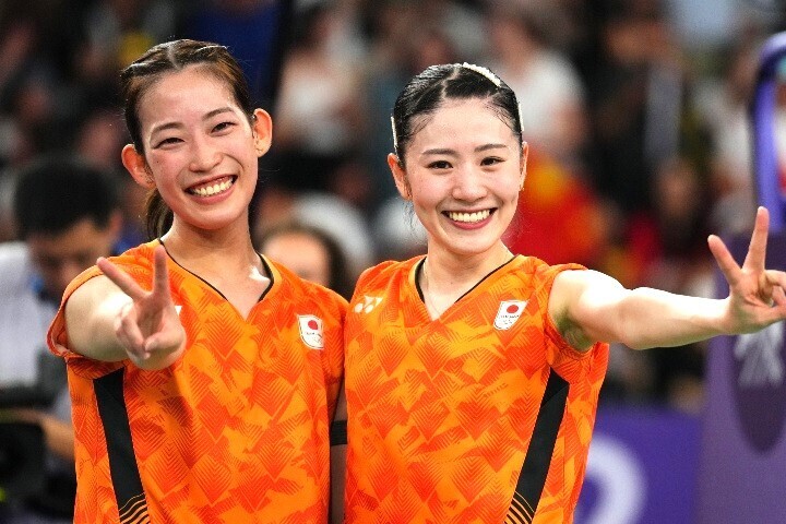 パリ五輪女子ダブルスで銅メダルを獲得した“シダマツ”こと、志田（右）と松山（左）。(C)Getty Images