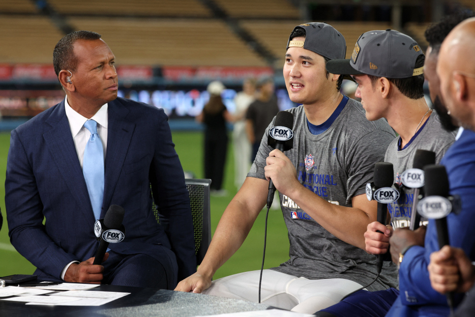 （左から）アレックス・ロドリゲス氏、大谷翔平　写真：USA TODAY Sports／ロイター／アフロ