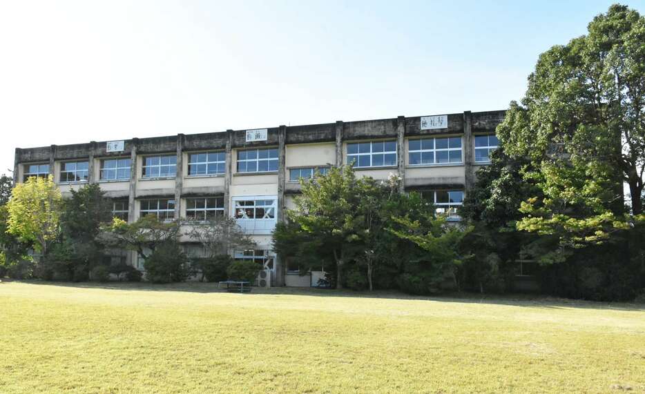 ２０２９年に特別支援学校が開校する予定の旧大口南中学校＝伊佐市大口下殿