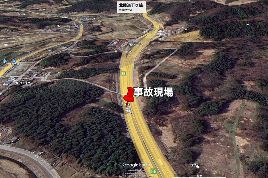 北陸道上り線の事故現場付近（画像：Google Earth）。