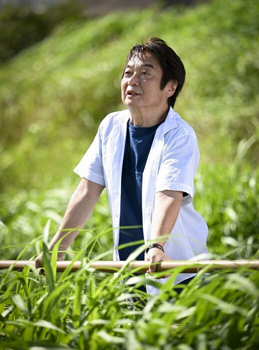 荻原浩さん（撮影◎本社・奥西義和）おぎわら・ひろし／1956年埼玉県生まれ。広告制作会社勤務等ののち、97年に『オロロ畑でつかまえて』で小説すばる新人賞を受賞しデビュー。2005年『明日の記憶』で山本周五郎賞、14年『二千七百の夏と冬』で山田風太郎賞、16年『海の見える理髪店』で直木賞を受賞。近著に『楽園の真下』『ワンダーランド急行』など