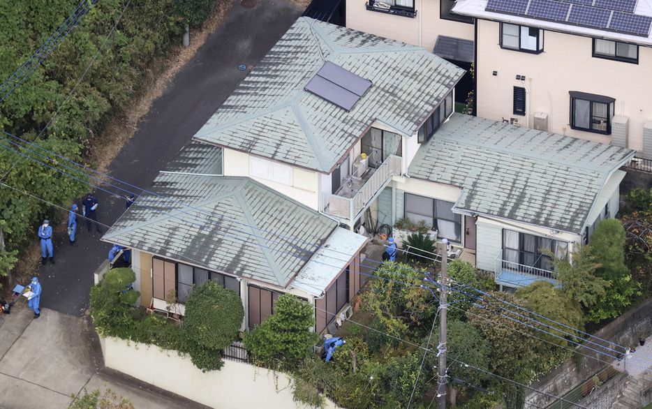 住人の男性が死亡しているのが見つかった住宅＝10月、横浜市青葉区