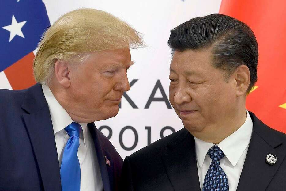 中国の習近平国家主席（右）とトランプ氏＝令和元年6月（AP）