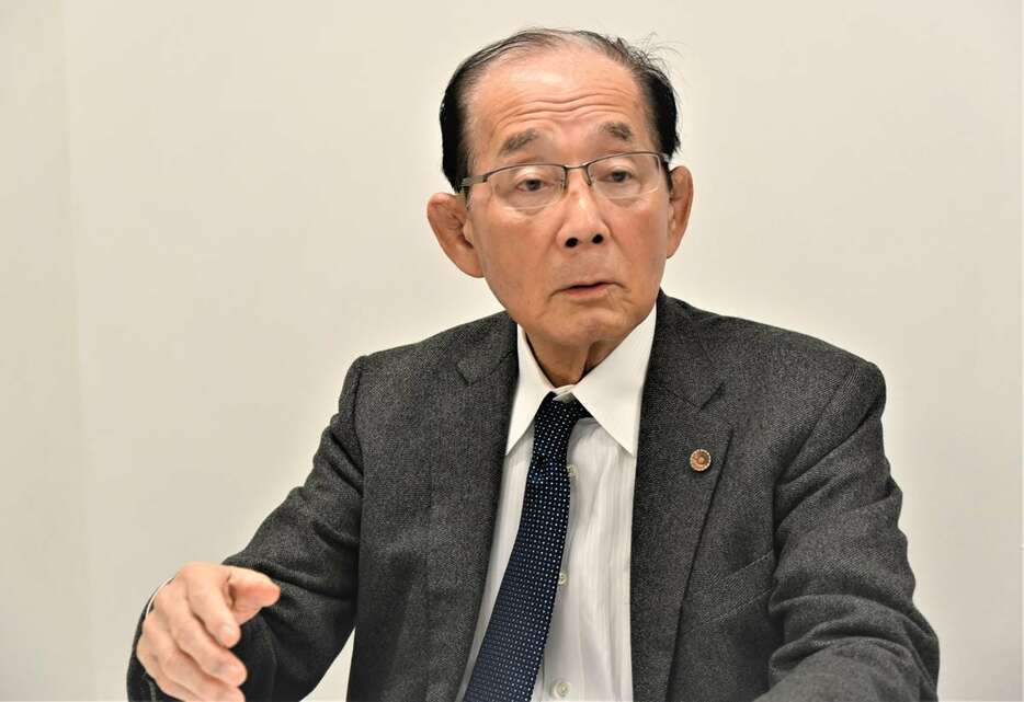 経営破綻した船井電機の会長を務める元自民党衆院議員の原田義昭氏＝15日、東京都中央区（奥原慎平撮影）