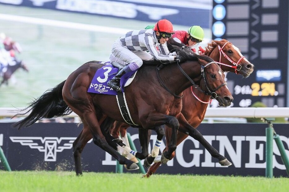 究極の上がり勝負を今回も後方からの競馬で制した武豊ドウデュース