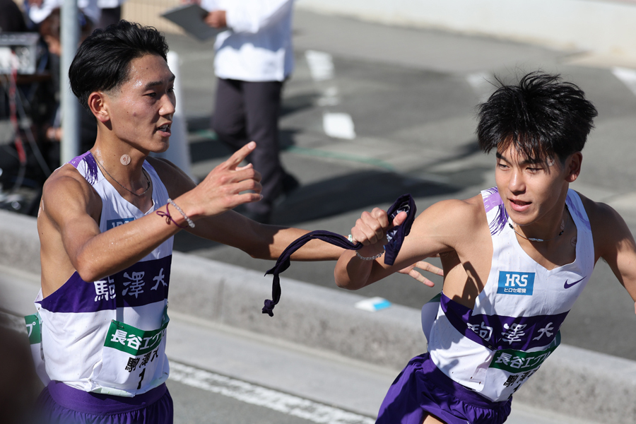 24年全日本大学駅伝で2位だった駒大・7区篠原と8区山川のタスキリレー