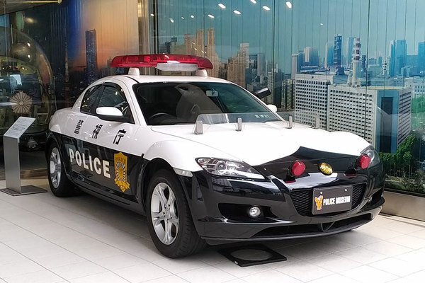 警察博物館に展示されているRX-8パトカー（乗りものニュース編集部撮影）。