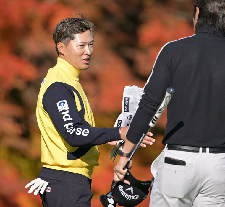 通算１アンダーでホールアウトした今平周吾(カメラ・今西  淳)