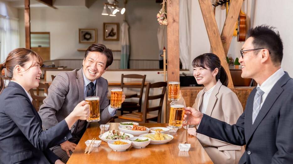 【イベントシーズン目前】「食べ過ぎた当日」胃もたれを悪化させない運動と休息のコツ