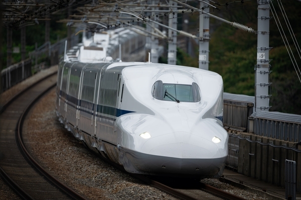 東海道新幹線の運行車両（画像：写真AC）。