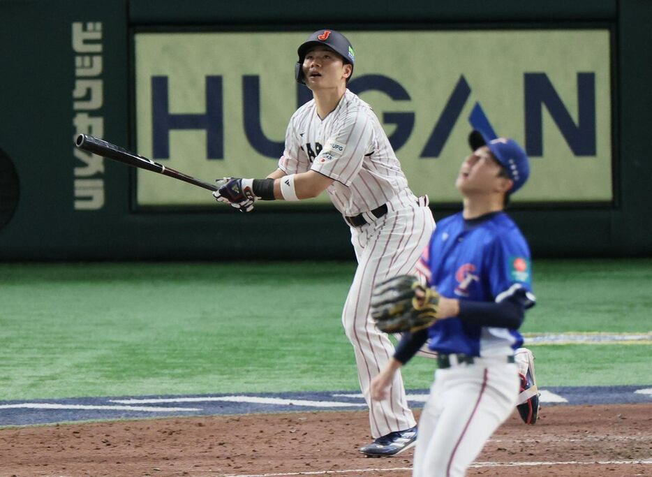 清宮は五回、2点三塁打を放った。全勝で台湾との決勝を迎える（撮影・佐藤徳昭）