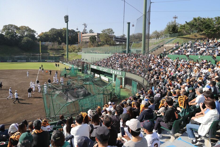 ３連休最終日も多くのファンが来場した（カメラ・相川　和寛）