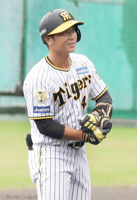 ５回に決勝の勝ち越し適時打を放った井坪陽生（カメラ・谷口　健二）