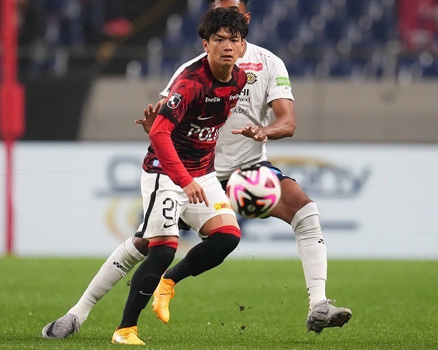 右膝の負傷で無念の離脱となった大久保。（C）SOCCER DIGEST