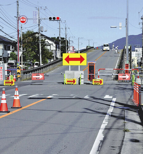 平面化工事の始まった秩父陸橋（１０月３０日、秩父市で）