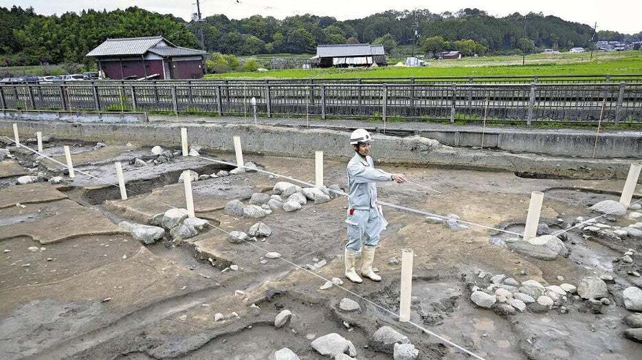 規模と構造が確定した飛鳥宮跡で最大の建物跡（奈良県明日香村で）