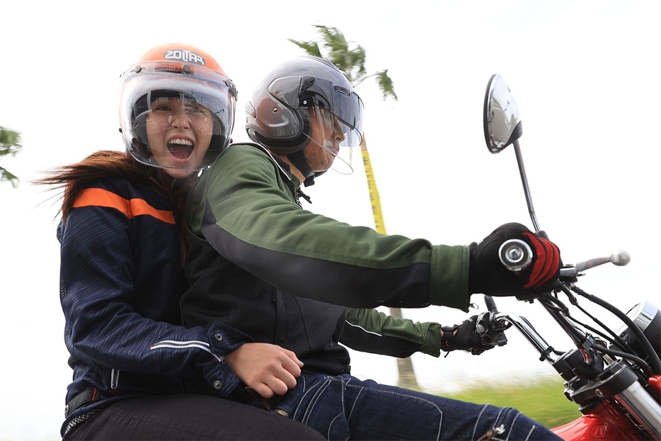 タンデム走行が可能なバイクは、排気量50㏄超の原付二種以上のバイクに限られる