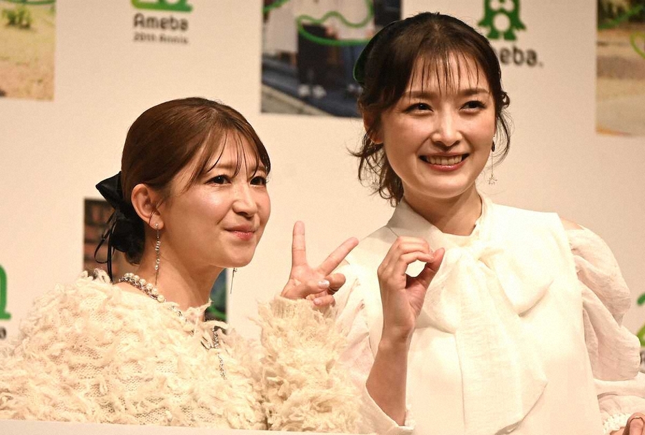 ＜Ameba　20th　AWARD　「ありのままが、ここにある。」＞ピンチヒッターの（左）矢口真里と石川梨華（撮影・小渕　日向子）