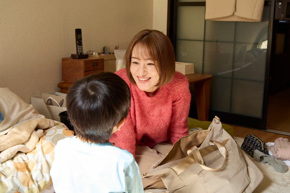 牧野のかつての担当患者・真琴の母・雅（大沢あかね）