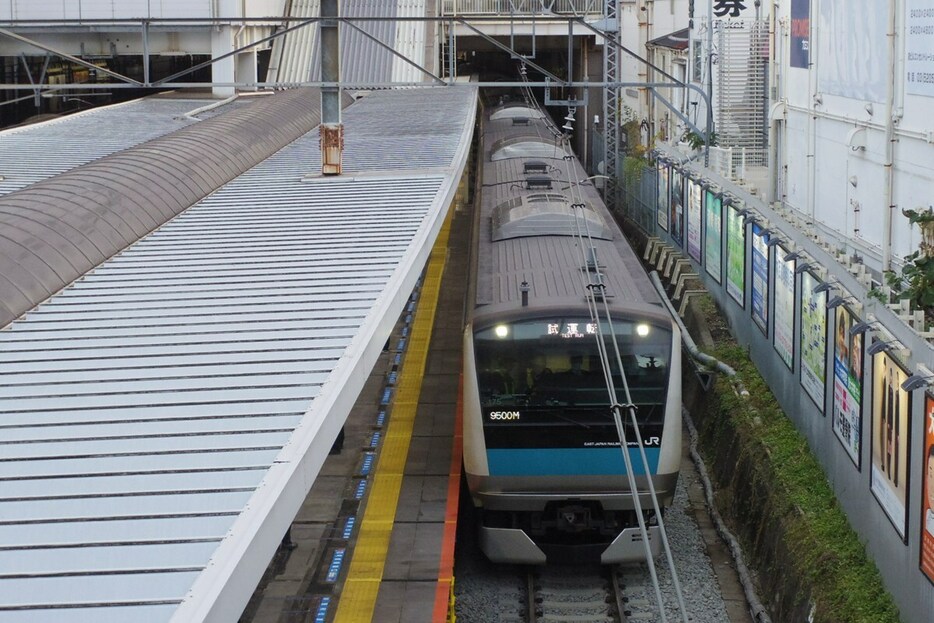 京浜東北線大井町駅にて、1番線(大宮方面)の線路移設とホーム拡幅工事が行われた