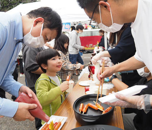 大人も子どもも縁日を楽しんだ