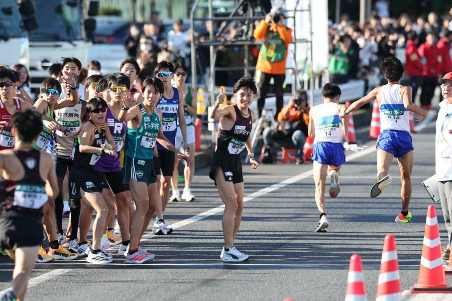 全日本大学駅伝第1中継所の様子