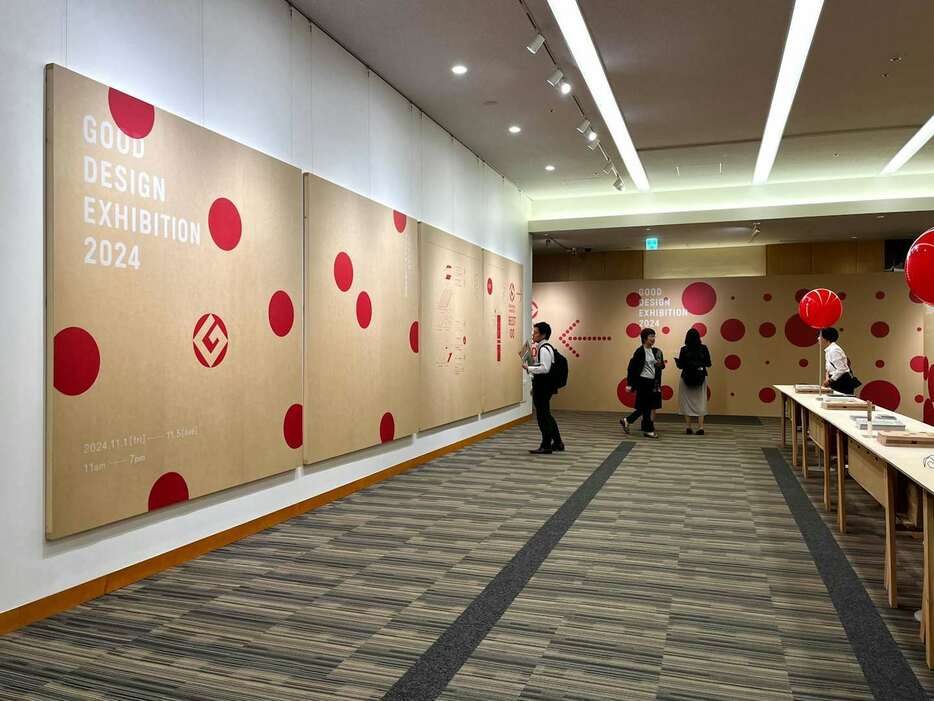 東京ミッドタウン地下1階 ホール展示風景より