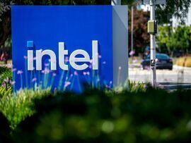 Intel Corp. headquarters in Santa Clara, California. Photographer: David Paul Morris/Bloomberg