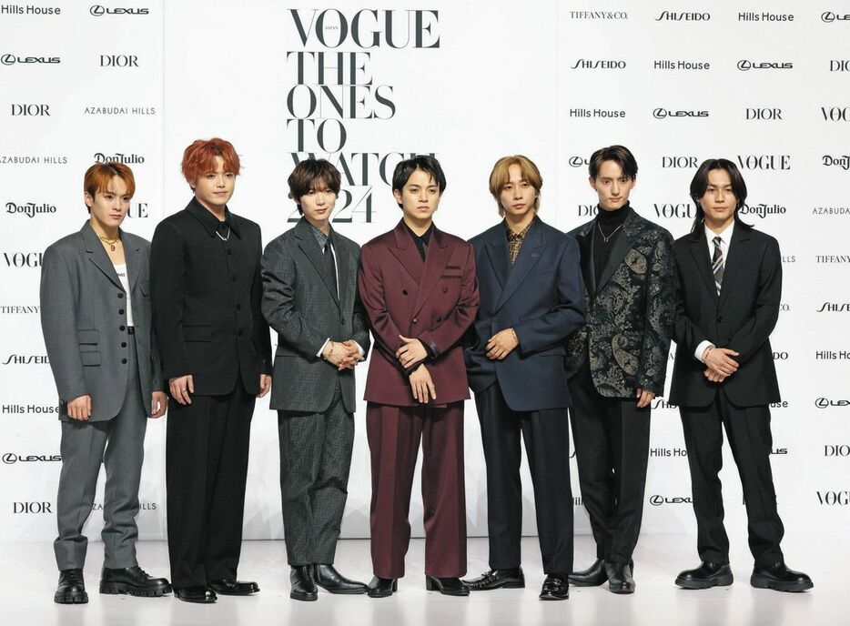 ＶＯＧＵＥ　ＪＡＰＡＮ「ＴＨＥ　ＯＮＥＳ　ＴＯ　ＷＡＴＣＨ　２０２４」を受賞したＴｒａｖｉｓ　Ｊａｐａｎの（左から）松倉海斗、吉澤閑也、七五三掛龍也、宮近海斗、中村海人、川島如恵留、松田元太