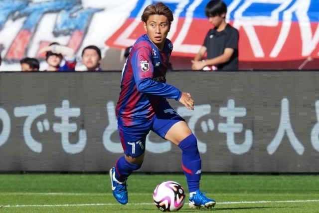 荒木が趣味のゴルフについて語った。(C)SOCCER DIGEST