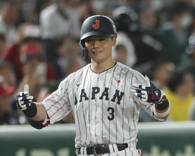 スタメン起用に応える一打を放った清宮幸太郎選手(写真：時事)