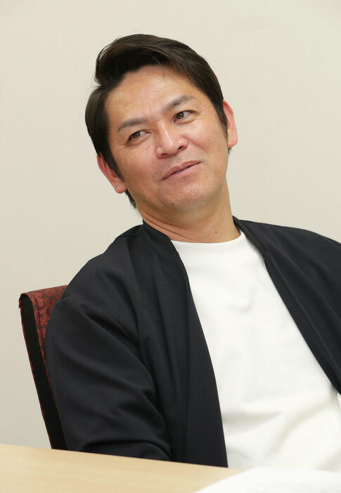 ますだおかだ岡田圭右（21年10月撮影）