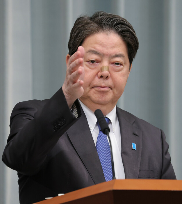 林芳正官房長官は８日の記者会見で、北朝鮮兵のロシア派遣に関し、「北朝鮮が数千人の兵士を派遣していると信じるに足る情報が確認されている」と明らかにした。