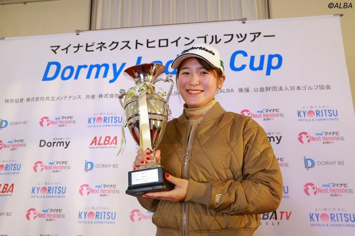 うれしいツアー初優勝を挙げた島田紗