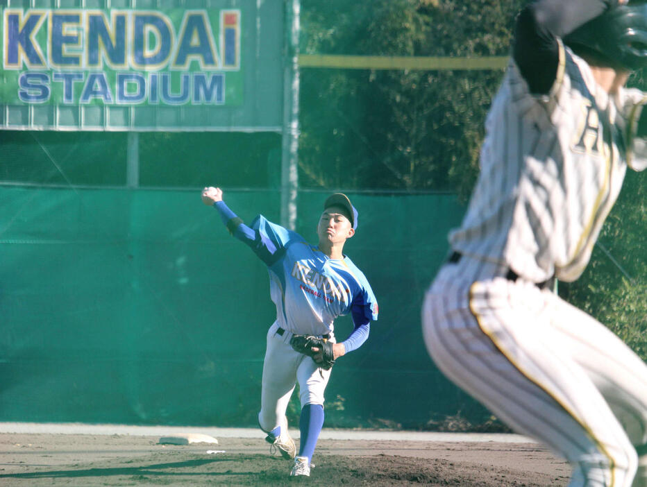 年内最後の実戦登板をした健大高崎・石垣（撮影・金子真仁）