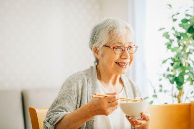 たんぱく質を効率良く摂取するには、バランスの良い食事や摂取するタイミングにも配慮が必要です