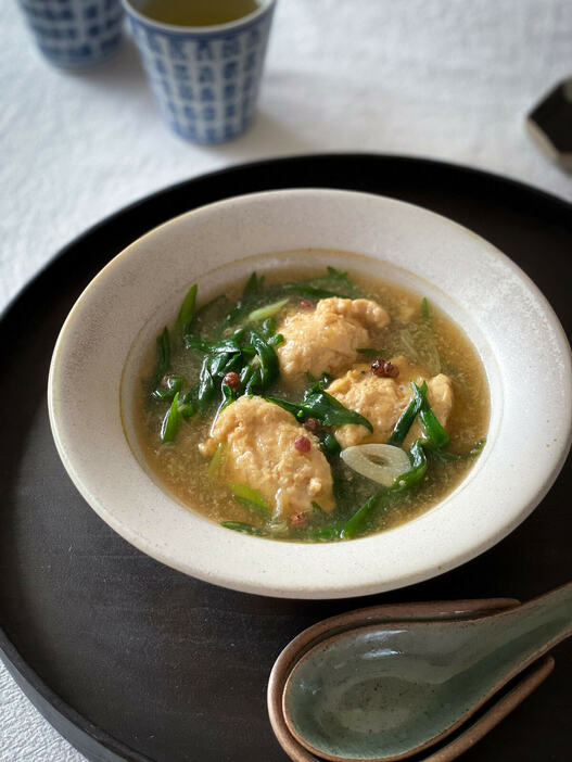 葉ネギと鶏団子の中華風スープ