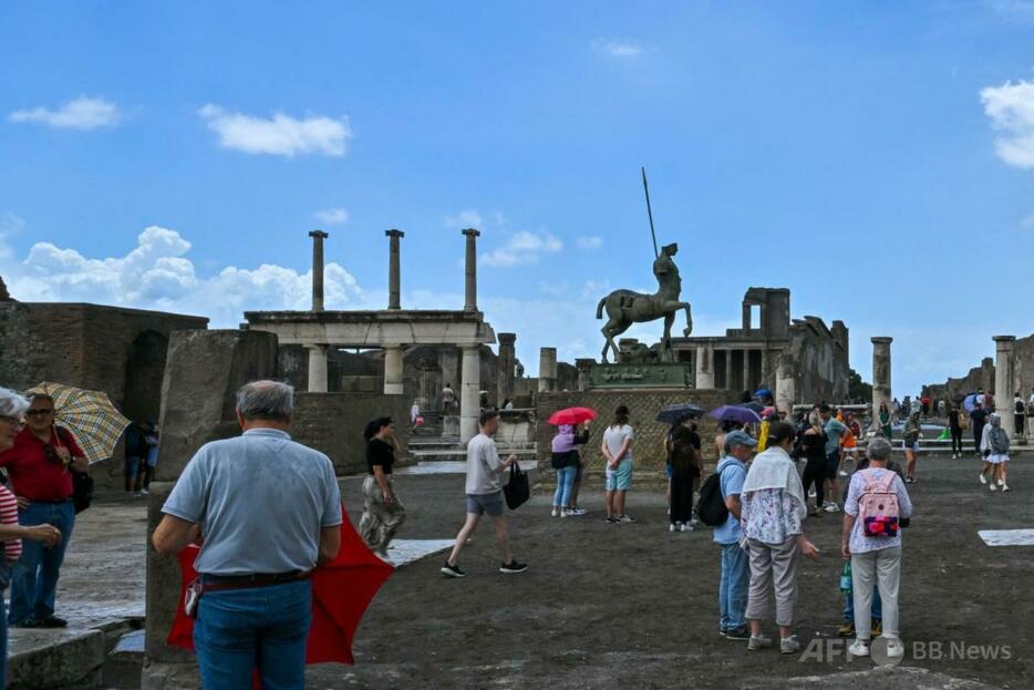 イタリアのポンペイ考古学公園を訪れた観光客（2022年6月9日撮影）。【翻訳編集】 AFPBB News