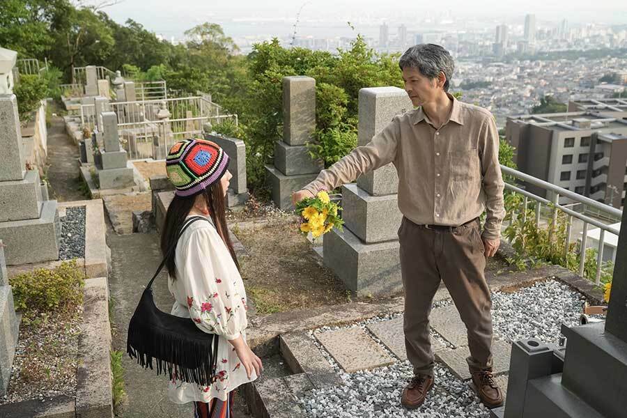 渡辺孝雄（右）を演じる緒形直人【写真：(C)NHK】