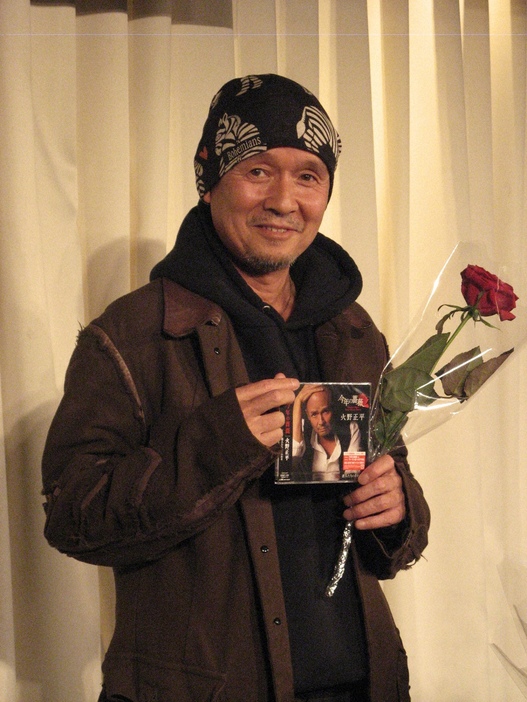 2009年に18年ぶりの新曲「今年の薔薇」をPRした火野正平さん