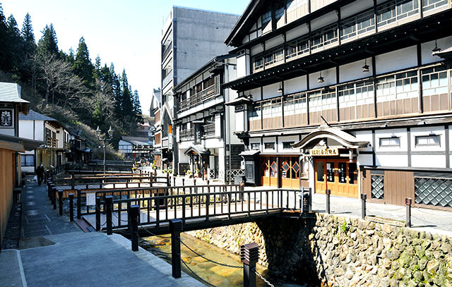 銀山温泉（資料写真）