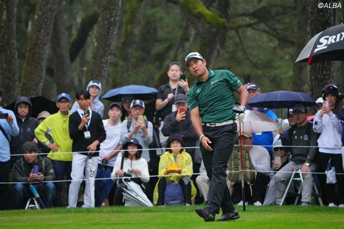 松山英樹は首位と8打差で折り返した