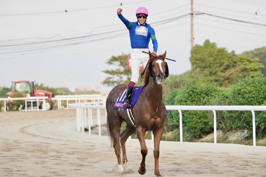 JBCレディスクラシック・アンモシエラと横山武史騎手 (C)Y.Shigeyama